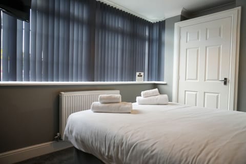 Standard Double Room, Shared Bathroom | Hypo-allergenic bedding, free WiFi, bed sheets