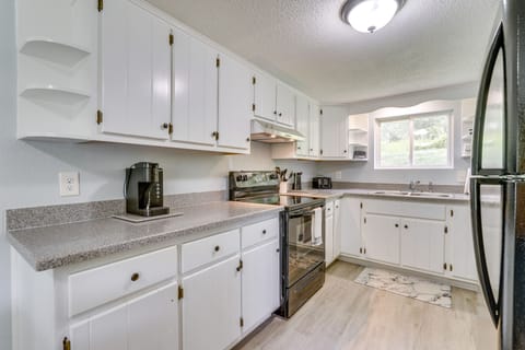 House (2 Bedrooms) | Private kitchen | Microwave, oven, stovetop, dishwasher