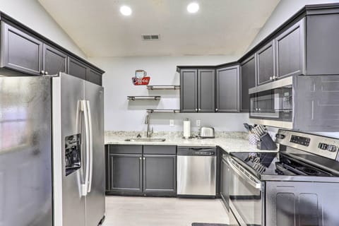 Apartment (2 Bedrooms) | Private kitchen | Microwave, oven, stovetop, dishwasher