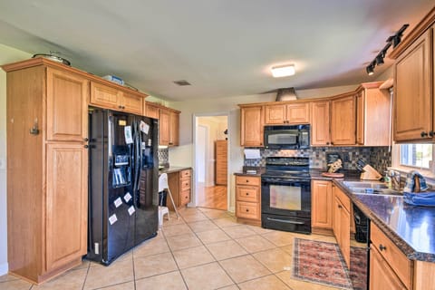 House (4 Bedrooms) | Private kitchen | Microwave, oven, stovetop, dishwasher