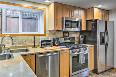 Apartment (1 Bedroom) | Private kitchen | Microwave, oven, stovetop, dishwasher