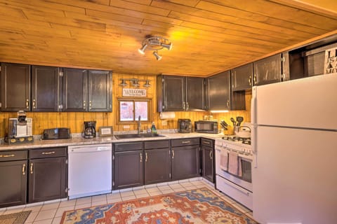 House (2 Bedrooms) | Private kitchen | Microwave, oven, stovetop, dishwasher