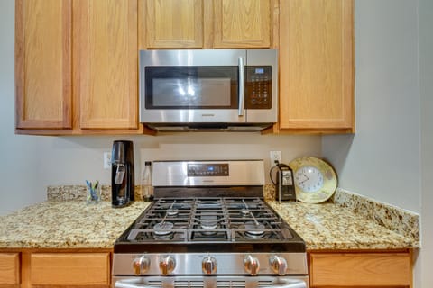 House (3 Bedrooms) | Private kitchen | Microwave, oven, stovetop, dishwasher