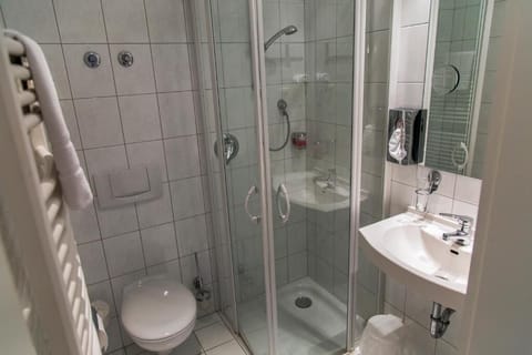 Comfort Double or Twin Room, 1 Bedroom, Non Smoking, Garden View | Bathroom | Hair dryer