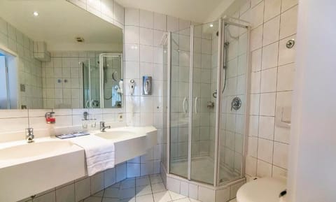 Comfort Double or Twin Room, 1 Bedroom, Non Smoking, Garden View | Bathroom | Hair dryer