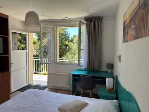 Superior Double Room, 1 Queen Bed | Desk, soundproofing, free WiFi, bed sheets