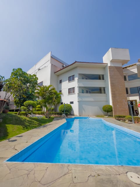 Outdoor pool, pool umbrellas, sun loungers