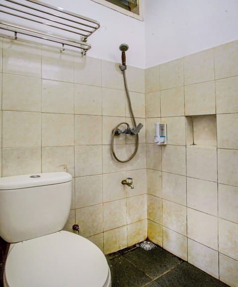 Standard Double Room | Bathroom | Shower