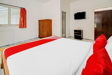 Standard Double Room | Laptop workspace, free WiFi, bed sheets