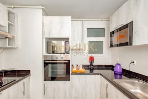 Luxury Apartment, 2 Bedrooms, Accessible, Pool View | Private kitchen