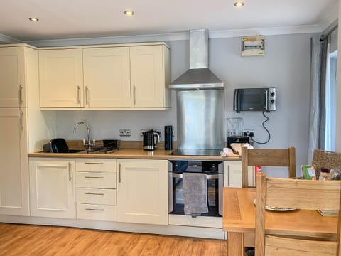 Kitchen | Rosemary Cottage - Legge Farm Cottages, Highhampton, near Beaworthy