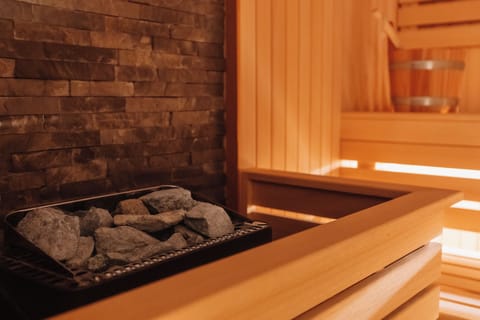 Sauna, steam room