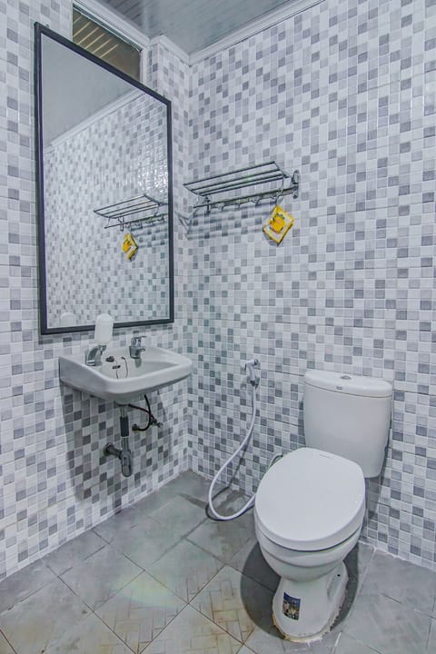 Deluxe Studio | Bathroom | Shower, soap