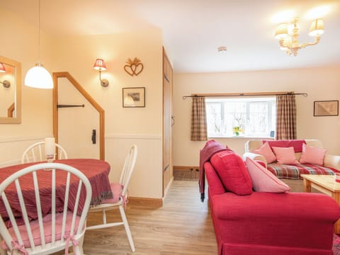Living room/dining room | White Cottage - Culmaily Farm, Golspie