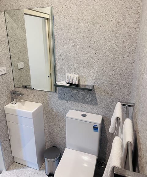 Queen Ensuite Room | Bathroom | Shower, rainfall showerhead, designer toiletries, hair dryer