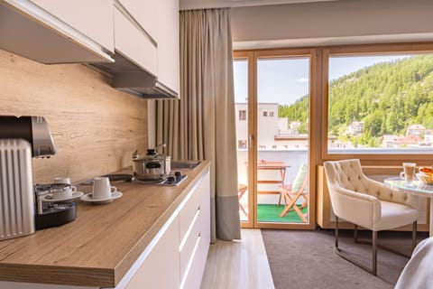 Deluxe Double Room, Balcony | Private kitchen