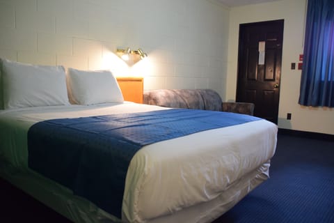 Room, 1 Double Bed | Desk, blackout drapes, free WiFi, bed sheets