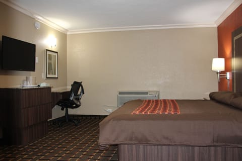 Standard Room, 1 King Bed, Non Smoking | Iron/ironing board, free WiFi, bed sheets