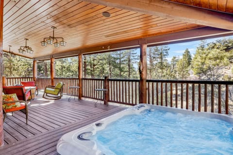 Cabin, 5 Bedrooms | Outdoor spa tub