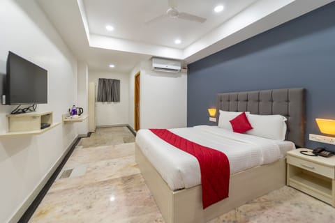 Premium Double Room, Balcony | Desk, soundproofing, free WiFi, bed sheets