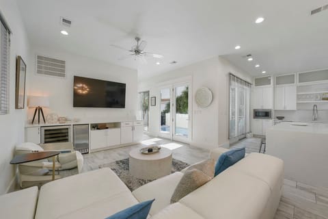 White Sands - Destiny by the Sea Luxury Vacation Rental Beach House with Private Pool, Rooftop Deck, and Game Room in Gated Community Destin, Florida - Five Star Properties Destin/30A