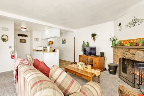 Condo, 2 Bedrooms | Living area | Smart TV