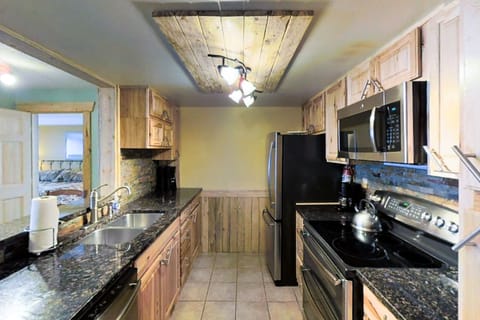 Condo, 1 Bedroom | Private kitchen