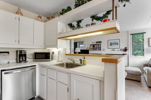 Apartment, 2 Bedrooms (Deluxe) | Private kitchen