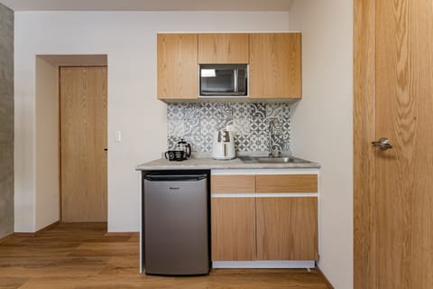 Deluxe Room, 1 Queen Bed | Private kitchen | Fridge, microwave