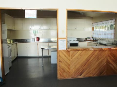 Cabin | Shared kitchen facilities | Fridge, microwave, highchair