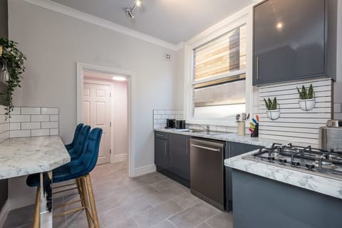 Seel St Townhouse Apt 1, Liverpool - Host & Stay