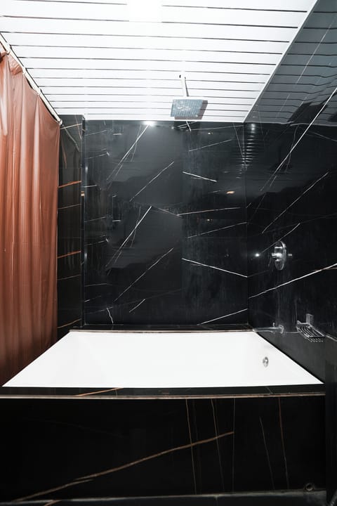 Superior Room | Bathroom | Shower, free toiletries, towels, soap