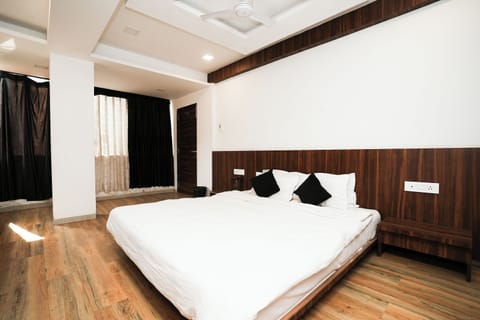 Superior Room | In-room safe, desk, soundproofing, free WiFi