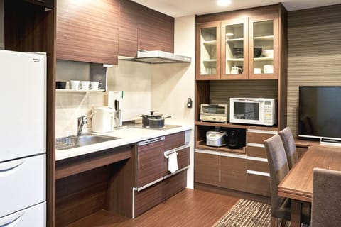 Condo | Private kitchen | Dishwasher, rice cooker, toaster oven, cookware/dishes/utensils