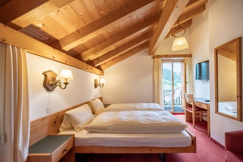 Superior Double Room, Balcony, Mountain View | Desk, free WiFi, bed sheets