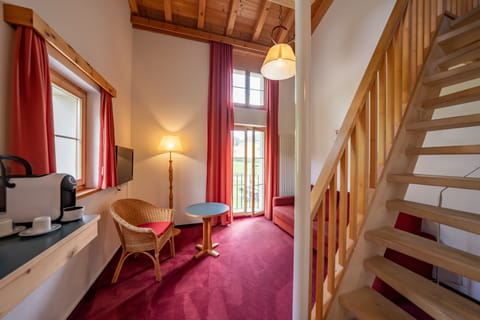 Junior Suite, Mountain View | Living area | 50-cm flat-screen TV with satellite channels, TV