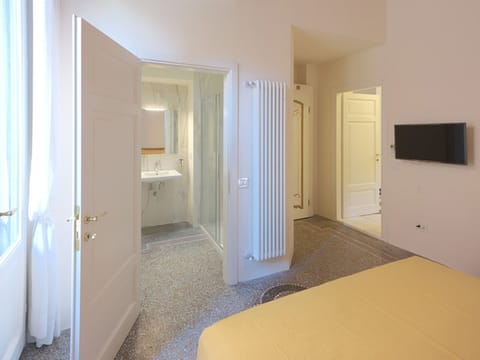 Double Room | Bathroom | Shower, hair dryer, bidet, towels