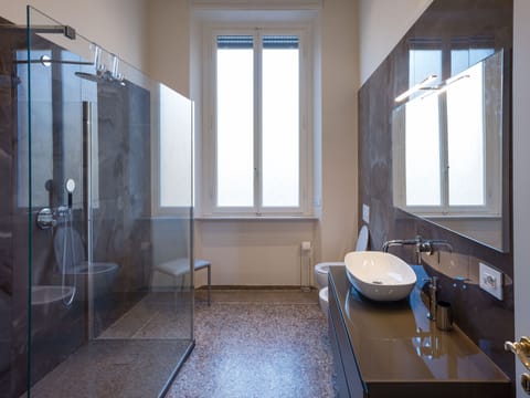 Superior Double Room | Bathroom | Shower, hair dryer, bidet, towels