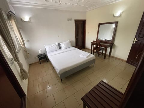 Comfort Room | Desk, laptop workspace, free WiFi, bed sheets