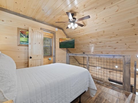 Cabin, 2 Queen Beds, Balcony, Mountain View (Unit 3) | 1 bedroom, individually decorated, individually furnished, free WiFi