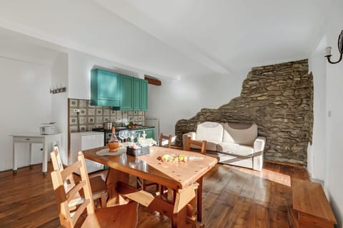 Family Apartment, 1 Bedroom (Garden Home) | Living area | 21-inch Smart TV with cable channels