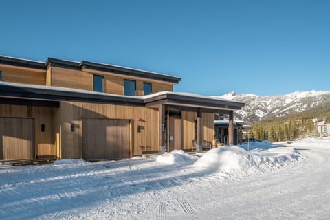 Gate, Hotel, Nature, Outdoors, Indoors