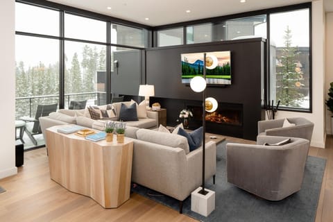 Home Decor, Furniture, Indoors, Living Room, Table