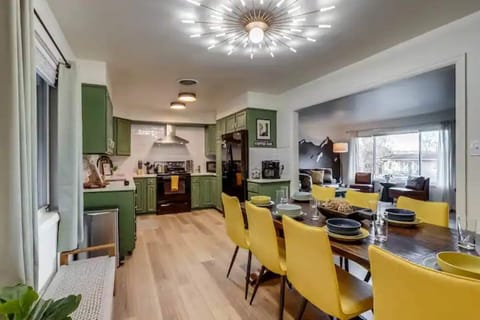 Imagine making fun memories at this table! We have an extension and extra chairs