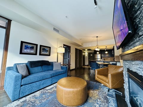 Family Suite | Living area | 50-inch Smart TV with cable channels, fireplace
