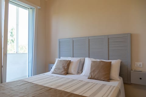 Panoramic Apartment, Sea View | Bed sheets