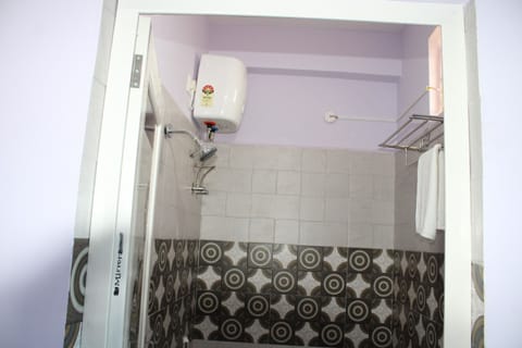 Standard Double Room | Bathroom | Shower, rainfall showerhead, towels, soap