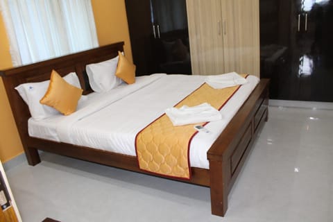 Standard Double Room | Egyptian cotton sheets, premium bedding, desk, soundproofing