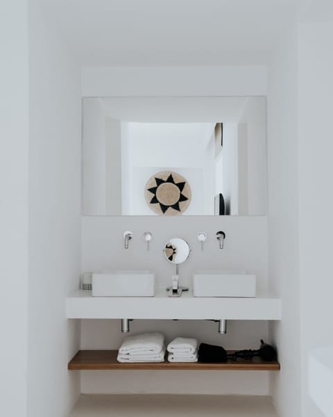 Panoramic Suite | Bathroom | Separate tub and shower, rainfall showerhead, designer toiletries