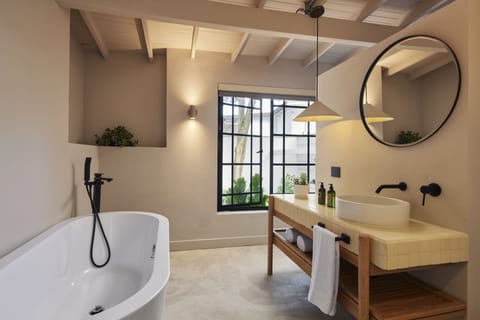 Superior Suite | Bathroom